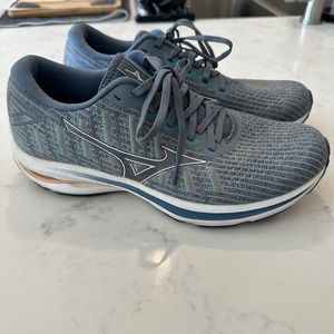 Women’s Mizuno Running Shoes Size 10.5